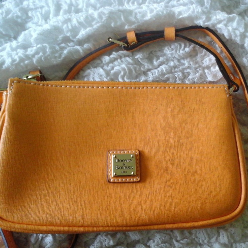 SALE! Dooney & Bourke NWOT: elegant crossbody!